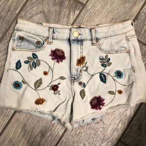 Aero flower shorts